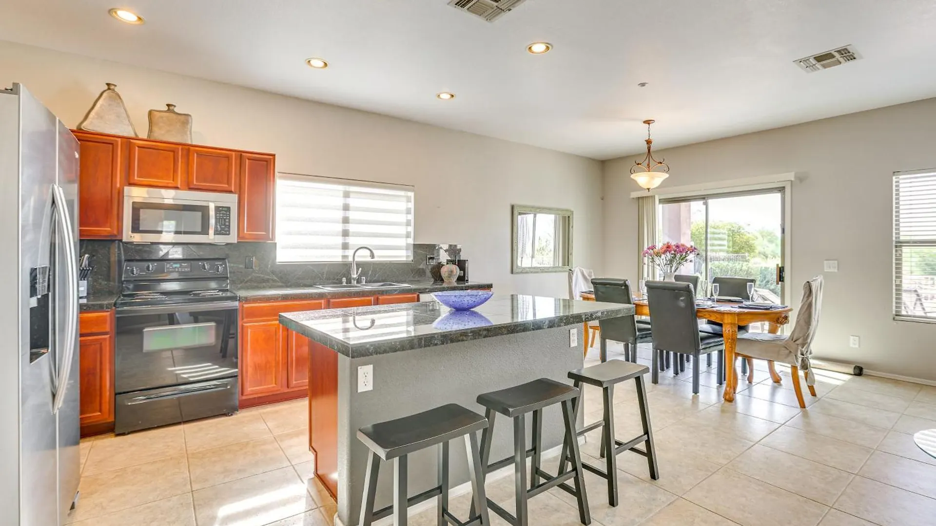 Golf Course Views And Patio Quiet Scottsdale Home